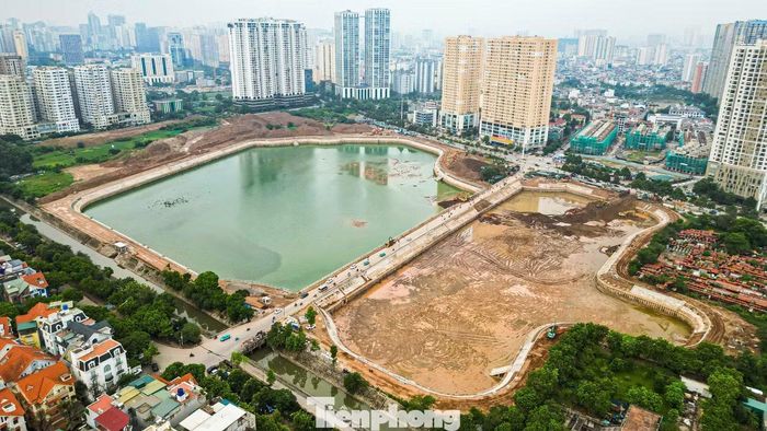 Hồ điều hòa Đồng Bông 2 nằm ở phía Tây Hà Nội, đảm nhiệm điều tiết nước cho lưu vực Mễ Trì, Đại Mỗ, Mỹ Đình và các khu vực lân cận.