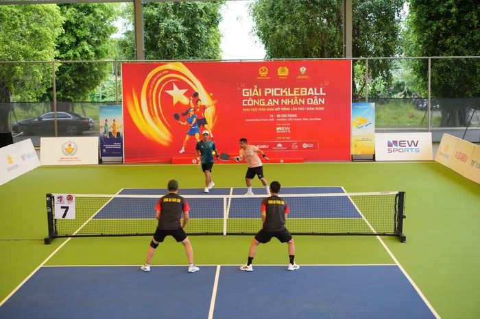 Giải đấu thu hút nhiều cán bộ và lãnh đạo đến từ các bộ, ban, ngành và doanh nghiệp trong khu vực.