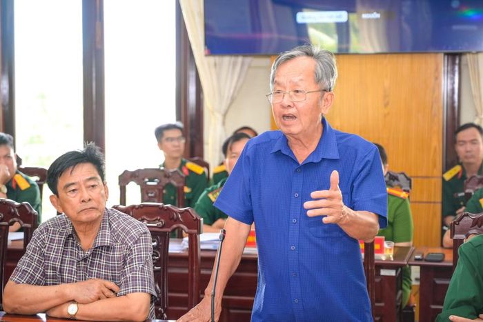 Các cựu chiến binh, nhân chứng lịch sử, đồng đội của liệt sĩ cùng đại diện các cơ quan, đơn vị trao đổi tại hội thảo.