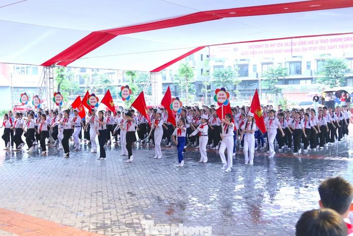 Ngày 25/8, tại Trường FPT Vinh, Ban Thường vụ Tỉnh Đoàn, Hội đồng Đội tỉnh Nghệ An tổ chức chung kết Hội thi Nghi thức Đội TNTP Hồ Chí Minh tỉnh Nghệ An năm 2026. Hội thi là hoạt động thiết thực chào mừng năm học 2026-2027, hướng tới kỷ niệm 81 năm Ngày Cách mạng Tháng Tám thành công (19/8/1945 - 19/8/2026) và Quốc khánh nước Cộng hòa xã hội chủ nghĩa Việt Nam (2/9/1945 - 2/9/2026); đồng thời góp phần lan tỏa tinh thần “Tuổi nhỏ làm việc nhỏ”, xây dựng tổ chức Đội ngày càng vững mạnh.