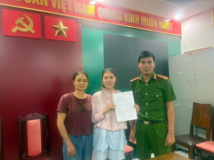 Chị Nguyễn Thị Hằng nhận lại tài sản của mình