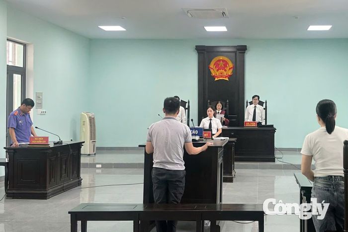 Toàn cảnh phiên toà.