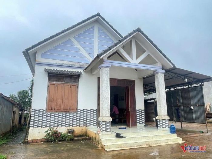 Ngôi nhà của gia đình ông Mêch được xây dựng năm 2018 trị giá khoảng 600 triệu đồng. Ảnh: Trần Hoàn