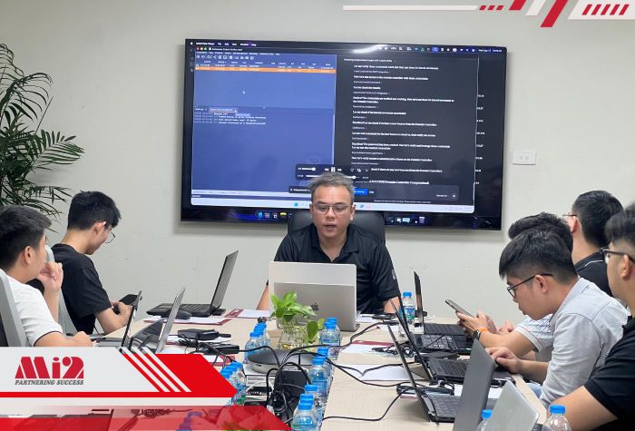 Diễn giả trình bày quy trình trước khi vào bài thực hành 