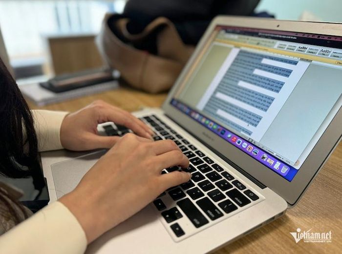 Tôi cảm thông được những ghen tuông, khúc mắc của người chồng khi vợ mình được sếp quan tâm nhiệt tình. Ảnh minh hoạ