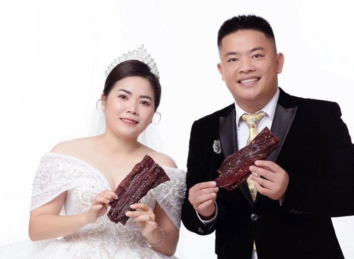 Vợ chồng Vũ Hoàng Hải quảng cáo thịt trâu sấy trước thời điểm bị khởi tố. Ảnh: FB