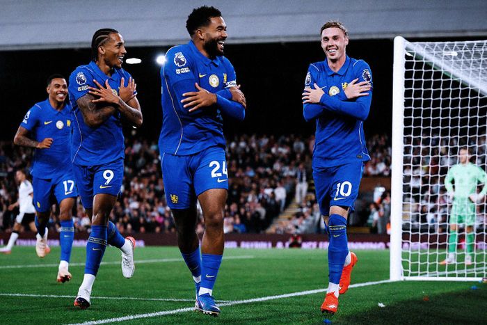 Palmer và hàng công Chelsea bùng nổ. Ảnh: CFC