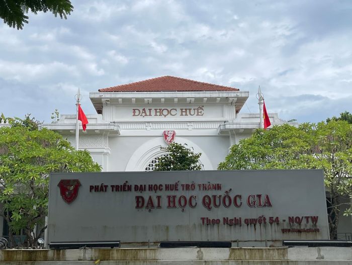 Đại học Huế đang giải quyết cho từng thí sinh có giấy báo trúng tuyển nhưng khi đi nhập học lại thành rớt. Ảnh: Lê Bằng