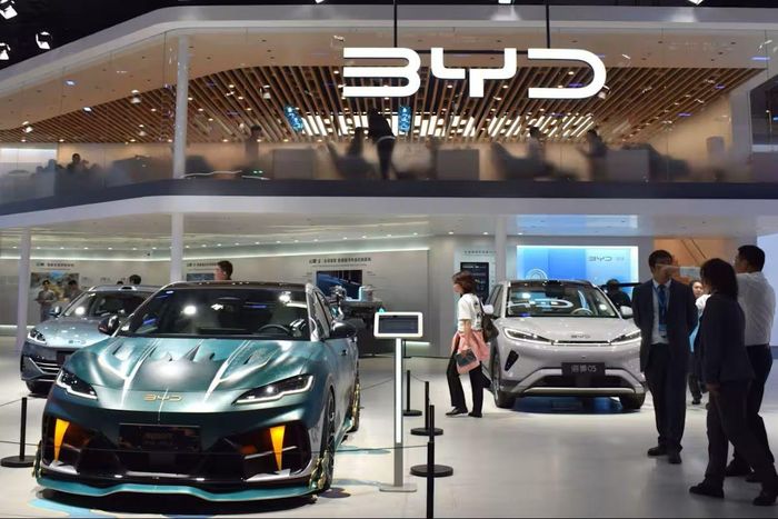 Ngay cả BYD, nhà sản xuất xe điện hàng đầu Trung Quốc, cũng đang phải vật lộn với số lượng mẫu xe cạnh tranh quá nhiều. Ảnh: Nikkei Asia