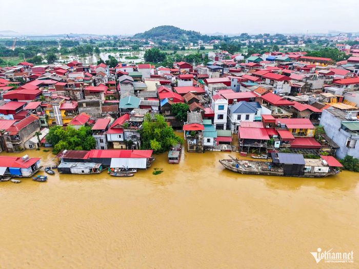 Khu vực này thường xuyên bị ngập mỗi khi mực nước sông Cầu dâng cao, người dân đã chủ động chuẩn bị phương án ứng phó