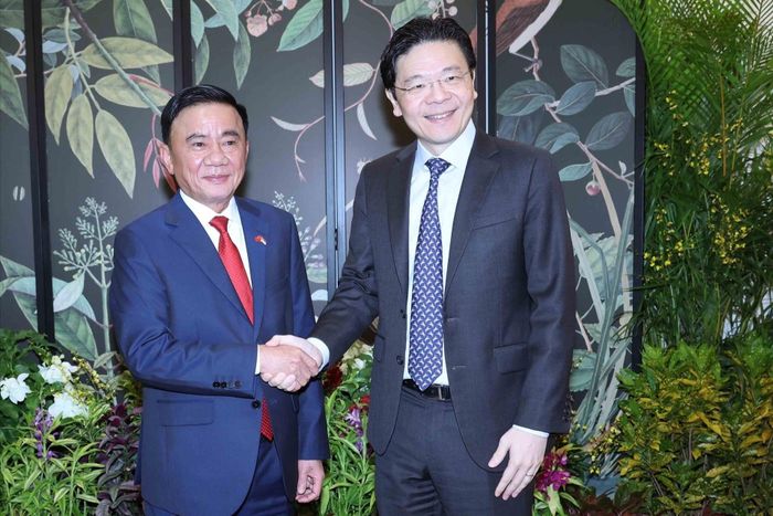 Thường trực Ban Bí thư Trần Cẩm Tú hội kiến Thủ tướng Singapore Lawrence Wong. Ảnh: TTXVN