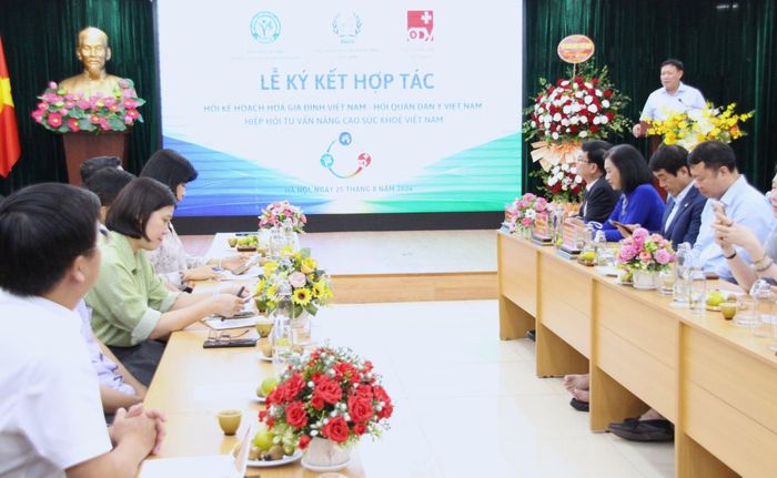 Lễ ký kết chương trình phối hợp giữa Hội Kế hoạch hóa Gia đình Việt Nam, Hiệp hội Tư vấn Nâng cao Sức khỏe Việt Nam và Hội Quân dân y Việt Nam giai đoạn 2026-2031.