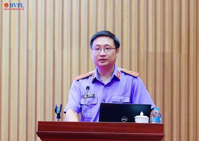  Đồng chí Lê Đức Anh, Giám đốc Trung tâm Công nghệ và Dữ liệu số thuộc Cục 2, VKSND tối cao giới thiệu tổng quan về phần mềm Quản lý công việc và hướng dẫn sử dụng phần mềm.