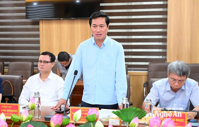 Thứ trưởng Bộ Xây dựng Nguyễn Tường Văn phát biểu tại buổi làm việc. Ảnh: Thành Cường