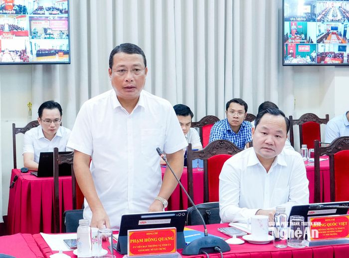 Đồng chí Phạm Hồng Quang - Ủy viên Ban Thường vụ Tỉnh ủy, Giám đốc Sở Xây dựng phát biểu tại cuộc họp. Ảnh: Phạm Bằng