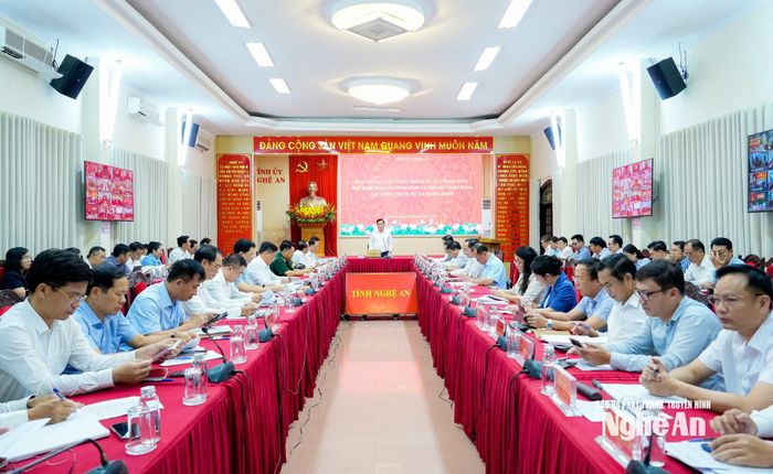 Quang cảnh cuộc họp Ban Chỉ đạo các công trình, dự án trọng điểm trên địa bàn tỉnh. Ảnh: Phạm Bằng