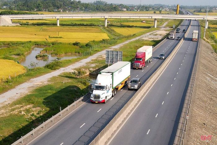 Sở Xây dựng Hà Tĩnh yêu cầu các cơ quan, đơn vị đảm bảo giao thông được thông suốt trong kỳ nghỉ lễ Quốc khánh 2/9 và tháng cao điểm đảm bảo ATGT cho học sinh tới trường.