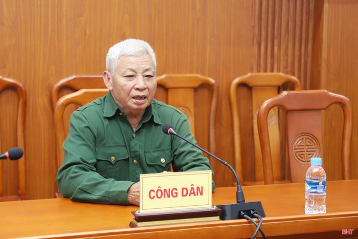 Công dân Nguyễn Như Yên (xã Thạch Lạc) trình bày đề nghị.