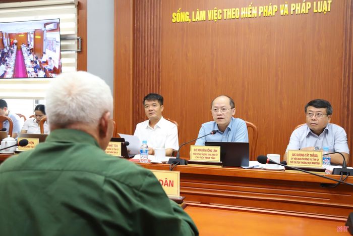 Đồng chí Nguyễn Hồng Lĩnh - Phó Bí thư Thường trực Tỉnh ủy, Chủ tịch HĐND tỉnh trả lời đề nghị của công dân.