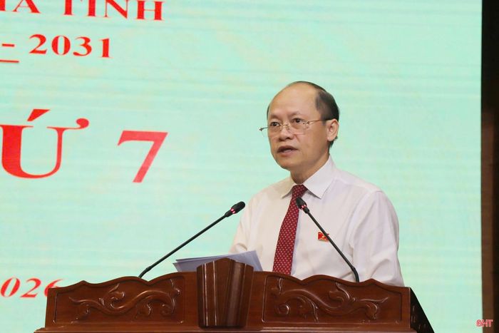Đồng chí Nguyễn Hồng Lĩnh - Phó Bí thư Thường trực Tỉnh ủy, Chủ tịch HĐND tỉnh phát biểu khai mạc kỳ họp.