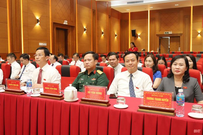 Các đại biểu tham dự kỳ họp.