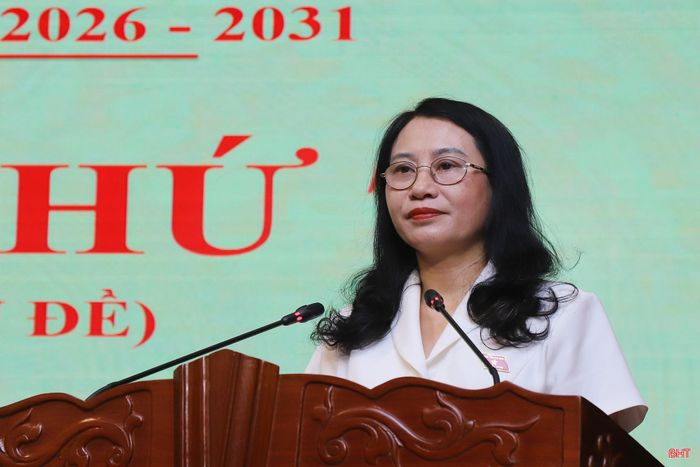 Tại kỳ họp, đồng chí Nguyễn Thị Nhuần - Trưởng ban Pháp chế HĐND tỉnh đã báo cáo tờ trình của Thường trực HĐND tỉnh về việc đề nghị thành lập Đoàn giám sát chuyên đề về “Tình hình thực hiện sắp xếp tổ chức bộ máy và đơn vị hành chính cấp xã trên địa bàn tỉnh; thực hiện chế độ, chính sách trong sắp xếp cán bộ”.