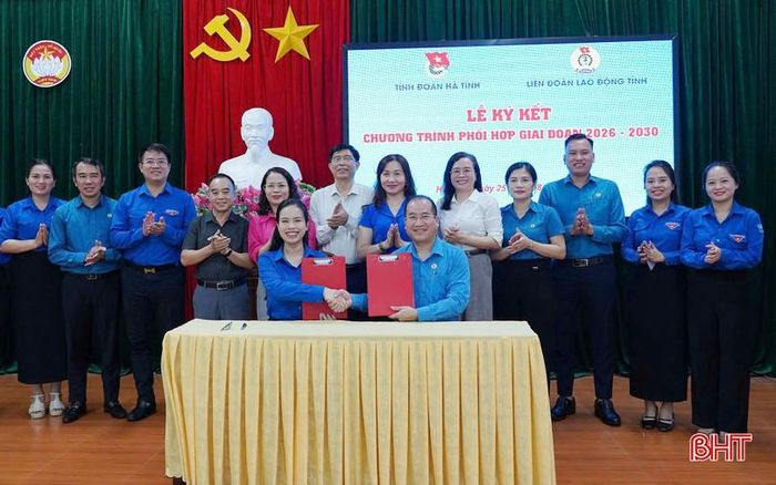 Tỉnh đoàn và Liên đoàn Lao động tỉnh ký kết Chương trình phối hợp trong công tác tập hợp, chăm lo và phát huy thanh niên công nhân, người lao động trẻ tại các khu kinh tế, khu công nghiệp, doanh nghiệp trên địa bàn tỉnh Hà Tĩnh giai đoạn 2026 - 2030.