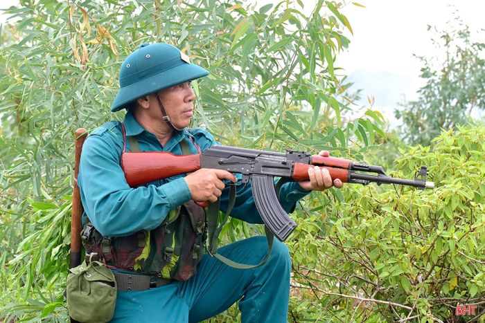  Lực lượng dân quân tại chỗ của phường Nam Hồng Lĩnh nhanh chóng triển khai lực lượng. 