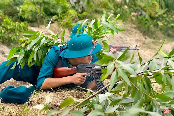 Các trung đội dân quân tiếp tục phát triển tiến công, đánh chiếm các mục tiêu bên trong, đồng thời tiến công các mục tiêu của địch.