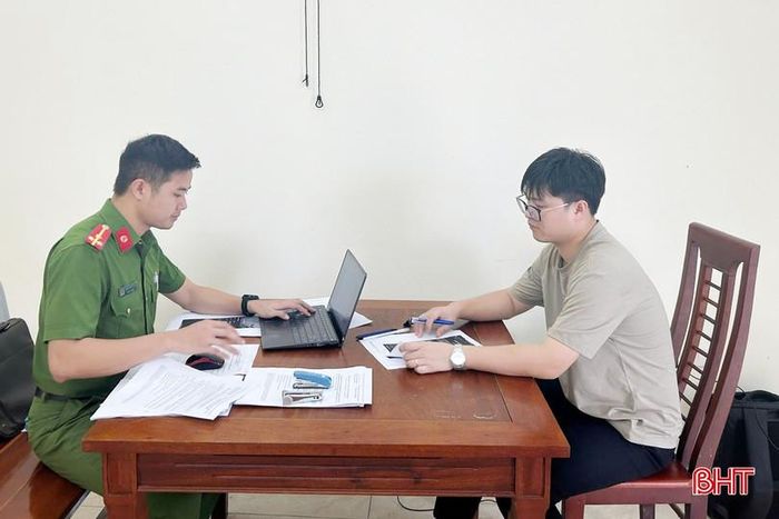 Cơ quan CSĐT Công an Hà Tĩnh lấy lời khai đối tượng liên quan.