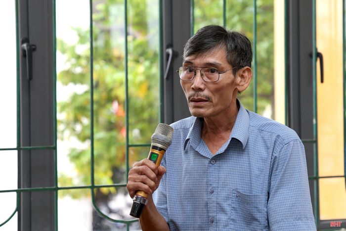 Người dân trên địa bàn phường Hà Huy Tập trình bày các kiến nghị.
