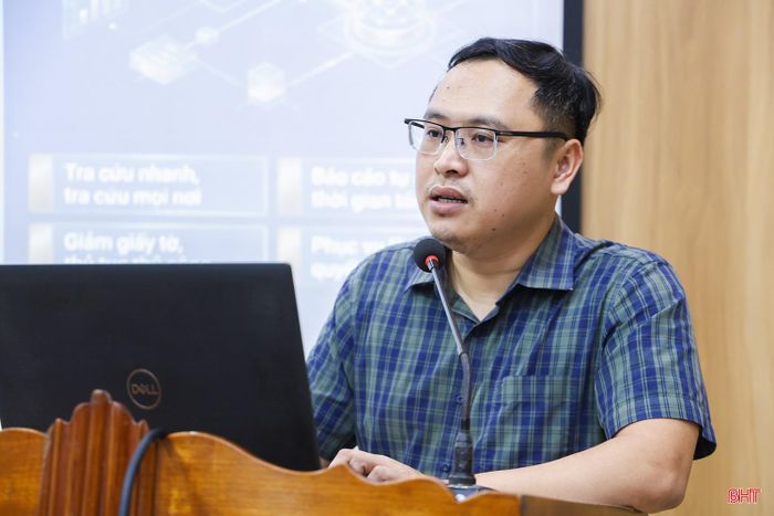 Các báo cáo viên thuộc Công an tỉnh, Sở Khoa học và Công nghệ trình bày các chuyên đề tại hội nghị.