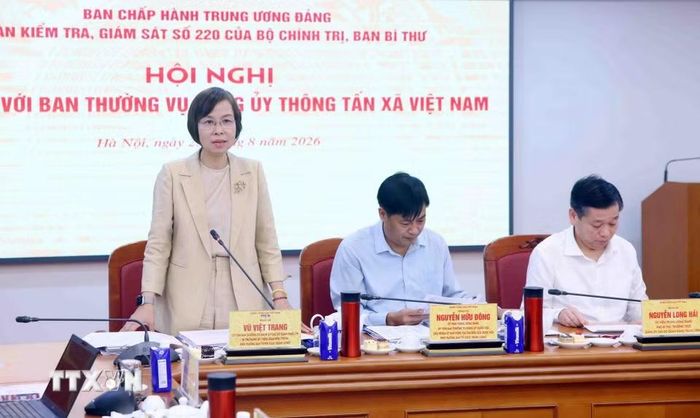 Đồng chí Vũ Việt Trang, Ủy viên Ban Thường vụ Đảng ủy các cơ quan Đảng Trung ương, Bí thư Đảng ủy, Tổng Giám đốc TTXVN, Phó Trưởng ban Tuyên giáo Trung ương phát biểu. (Ảnh: Phạm Kiên/TTXVN)
