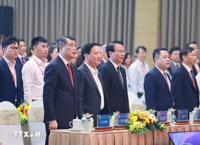 Thủ tướng Lê Minh Hưng dự Lễ kỷ niệm 20 năm thành lập Hiệp hội Doanh nghiệp nhỏ và vừa Việt Nam. (Ảnh: Dương Giang/TTXVN)