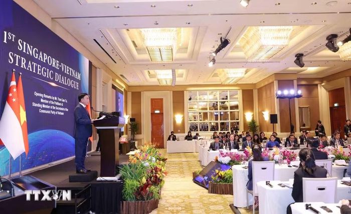 Đồng chí Trần Cẩm Tú, Ủy viên Bộ Chính trị, Thường trực Ban Bí thư phát biểu tại Đối thoại Chiến lược Việt Nam-Singapore lần thứ nhất giữa Đảng Cộng sản Việt Nam và Đảng Hành động Nhân dân Singapore. (Ảnh: Phương Hoa/TTXVN)