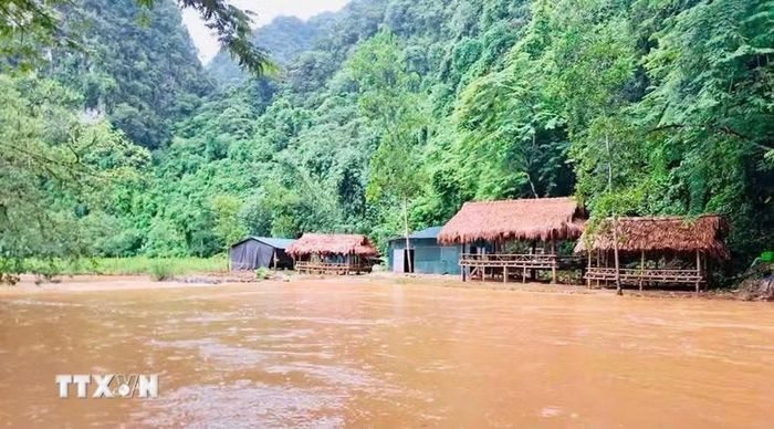 Nhiều khu vực miền núi Thanh Hóa bị ngập lụt, sạt lở. (Ảnh: TTXVN phát)