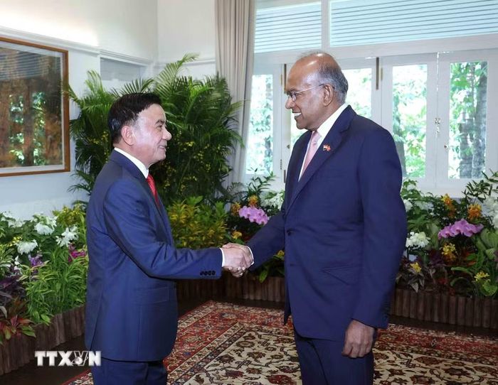 Thường trực Ban Bí thư Trần Cẩm Tú gặp Bộ trưởng Cao cấp, Bộ trưởng Điều phối An ninh Quốc gia và Bộ trưởng Nội vụ Singapore K. Shanmugam. (Ảnh: Phương Hoa/TTXVN)
