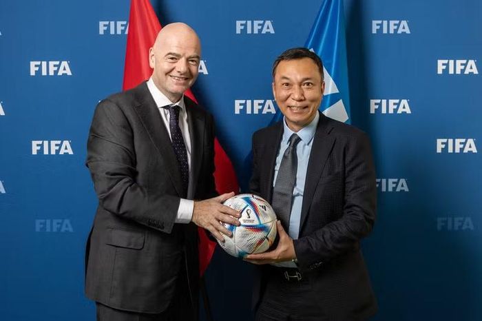 Chủ tịch FIFA Gianni Infantino (trái) sẽ dự khán trận chung kết lượt về ASEAN Cup 2026 diễn ra tối 26/8 trên sân Mỹ Đình. (Ảnh: VFF)