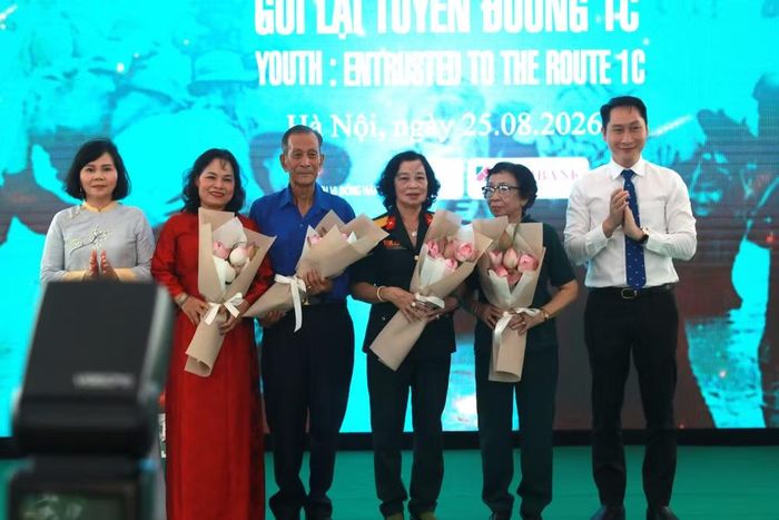 Bà Lâm Thị Minh Tâm (thứ hai từ phải sang) cùng các khách mời tại tọa đàm. (Ảnh: Minh Anh/Vietnam+)