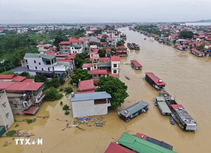 Nước sông dâng cao ngập nhà dân gần 2m. (Ảnh: Thanh Thương/TTXVN)