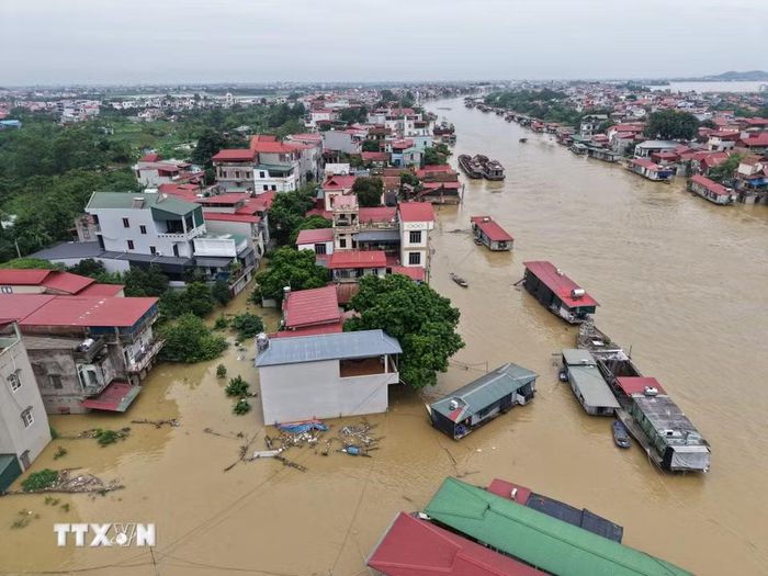 Nước sông dâng cao ngập nhà dân gần 2m. (Ảnh: Thanh Thương/TTXVN)
