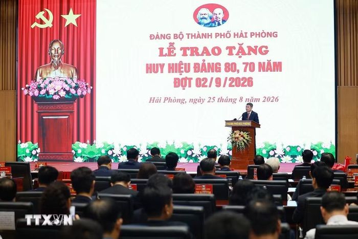 Thủ tướng Lê Minh Hưng phát biểu tại Lễ trao tặng huy hiệu 80, 70 năm tuổi Đảng cho các đồng chí đảng viên lão thành thuộc Đảng bộ thành phố Hải Phòng. (Ảnh: Dương Giang/TTXVN)