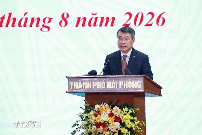 Thủ tướng Lê Minh Hưng phát biểu tại Lễ trao tặng huy hiệu 80, 70 năm tuổi Đảng cho các đồng chí đảng viên lão thành thuộc Đảng bộ thành phố Hải Phòng. (Ảnh: Dương Giang/TTXVN)