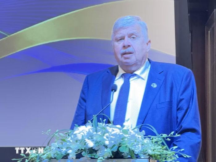 Ông Andrey Belyaninov, Tổng Thư ký Hội đồng nhân dân thế giới, Thành viên Ủy ban UNESCO Liên bang Nga phát biểu tại sự kiện. (Ảnh: Hải Ngọc/TTXVN)