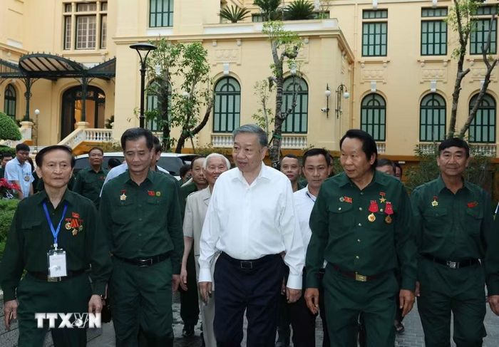 Tổng Bí thư, Chủ tịch nước Tô Lâm và các đại biểu. (Ảnh: Thống Nhất/TTXVN)