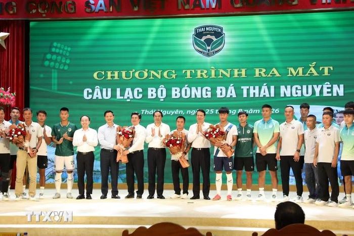 Ra mắt đội bóng FC Thái Nguyên. (Ảnh: Vũ Hoàng Giang/TTXVN)
