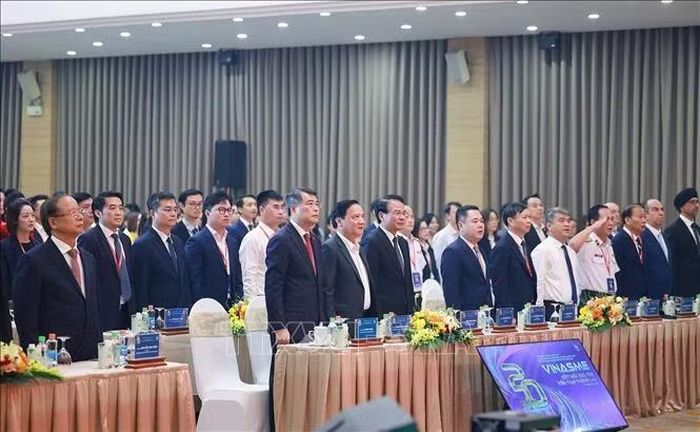 Thủ tướng Lê Minh Hưng dự Lễ kỷ niệm 20 năm thành lập Hiệp hội Doanh nghiệp nhỏ và vừa Việt Nam. Ảnh: Dương Giang/TTXVN