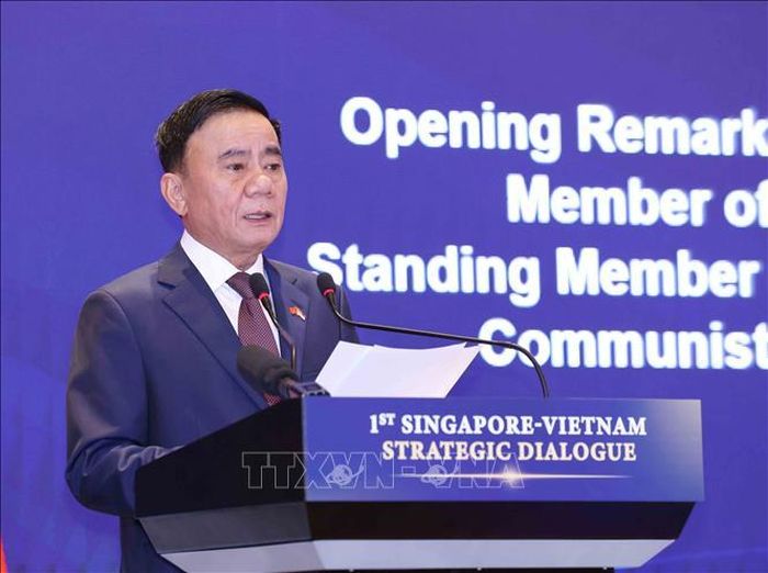 Đồng chí Trần Cẩm Tú, Ủy viên Bộ Chính trị, Thường trực Ban Bí thư phát biểu tại Đối thoại Chiến lược Việt Nam - Singapore lần thứ nhất giữa Đảng Cộng sản Việt Nam và Đảng Hành động Nhân dân Singapore. Ảnh: Phương Hoa/TTXVN