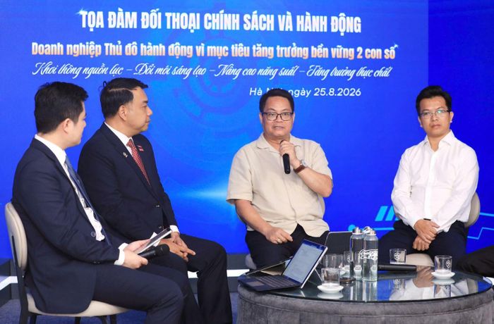 Các chuyên gia chia sẻ với doanh nghiệp vừa và nhỏ tại tọa đàm.