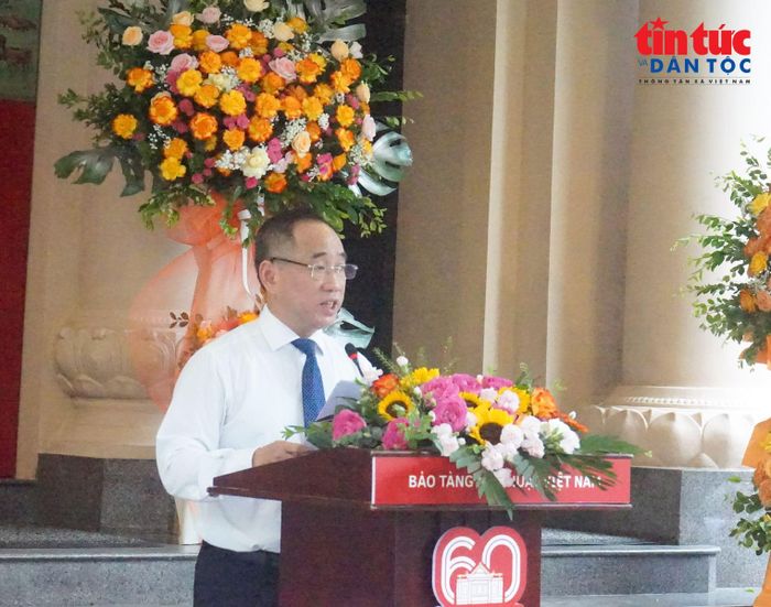 Ông Nguyễn Anh Minh, Giám đốc Bảo tàng Mỹ thuật Việt Nam phát biểu tại lễ khai mạc.